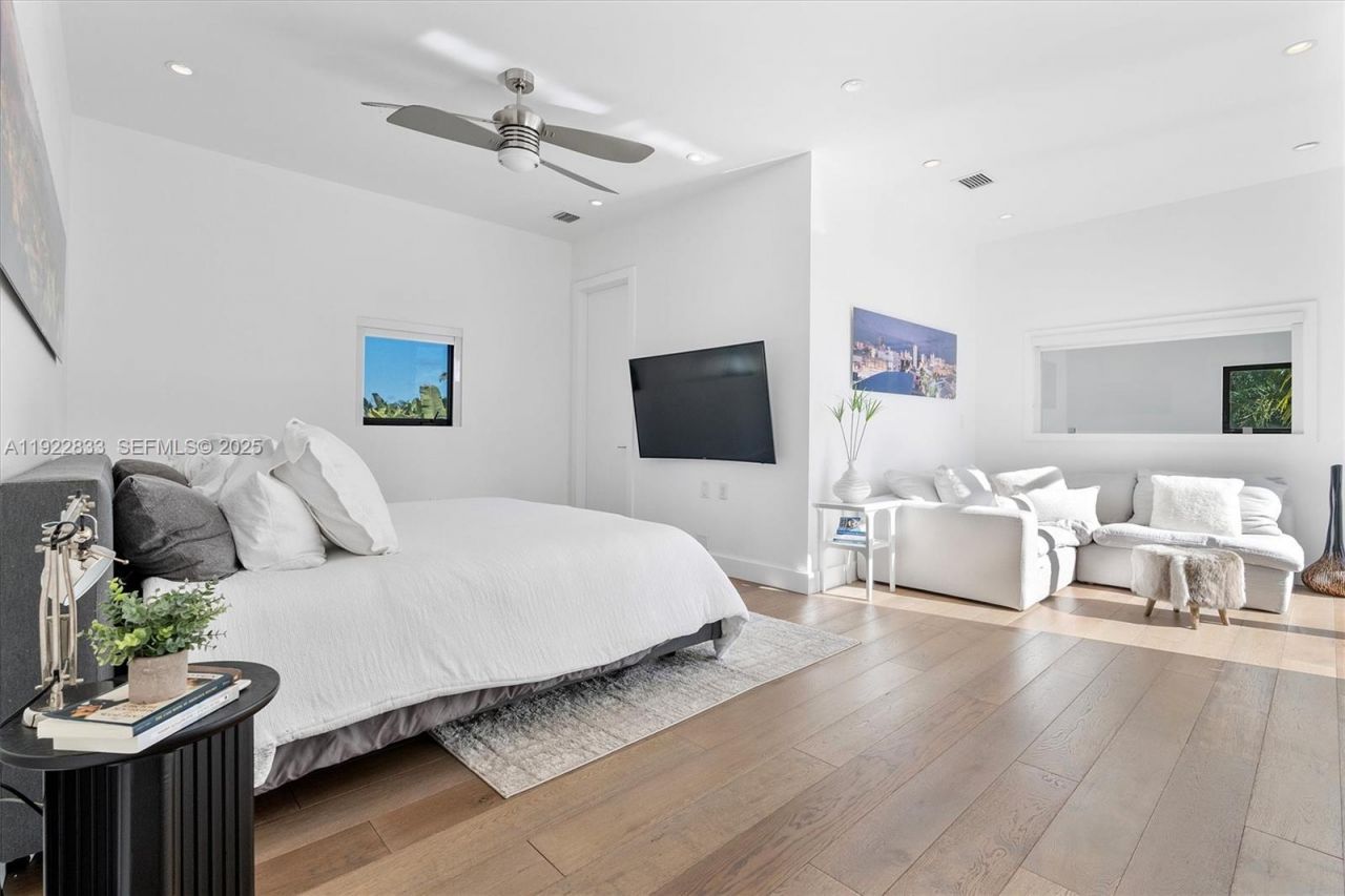 1009 NE 104th St, Miami Shores, FL 33138 Photo