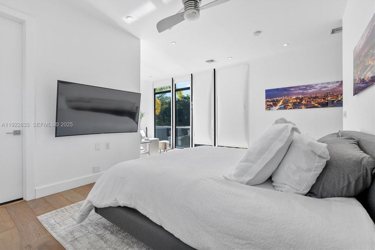 1009 NE 104th St, Miami Shores, FL 33138 Photo