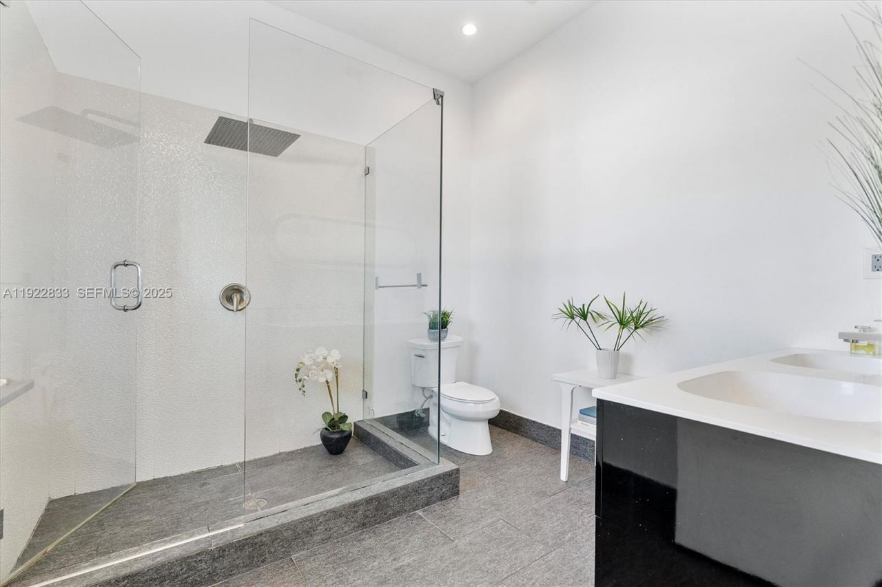 1009 NE 104th St, Miami Shores, FL 33138 Photo