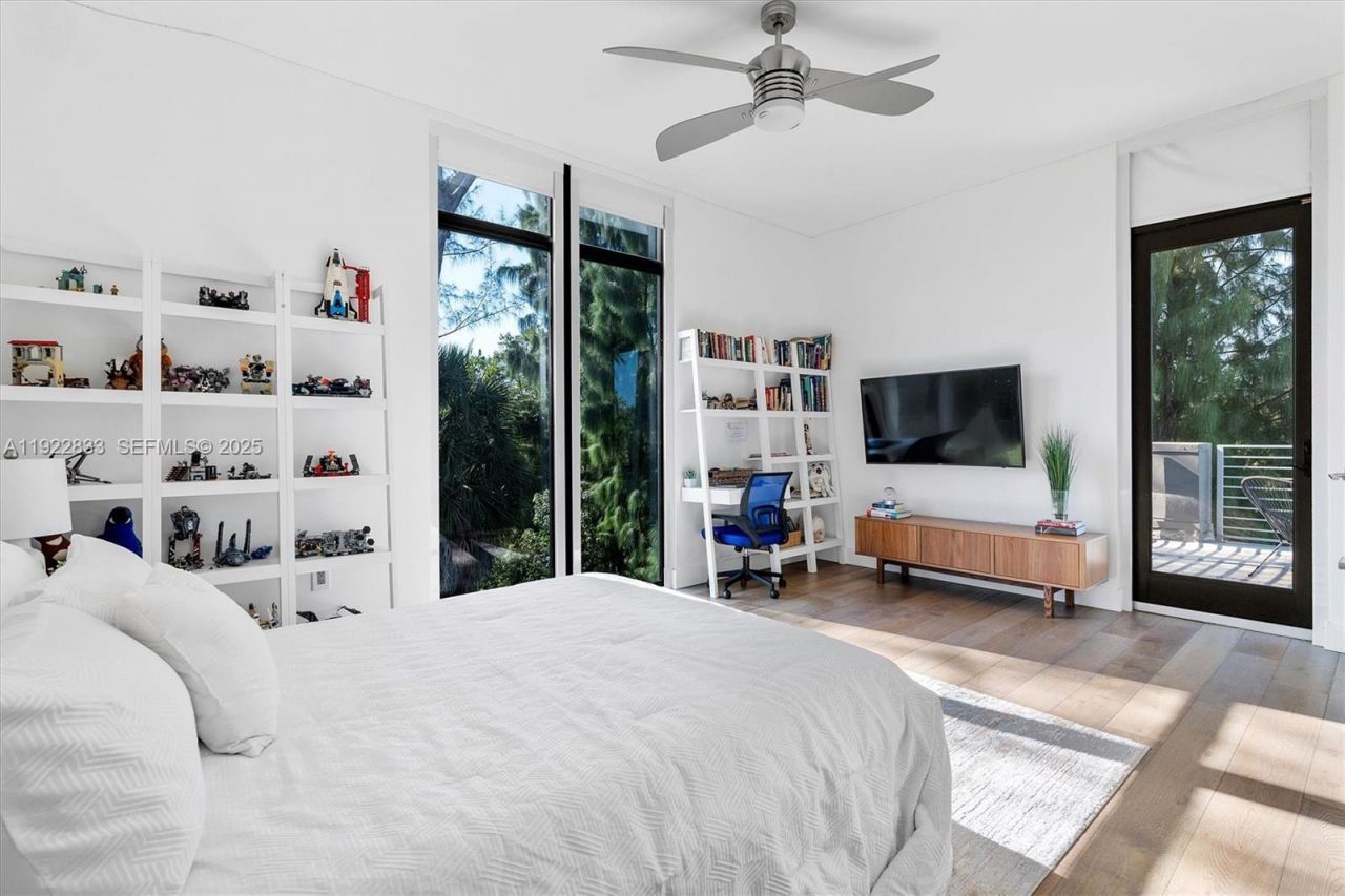 1009 NE 104th St, Miami Shores, FL 33138 Photo