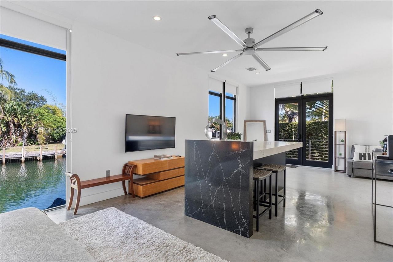 1009 NE 104th St, Miami Shores, FL 33138 Photo