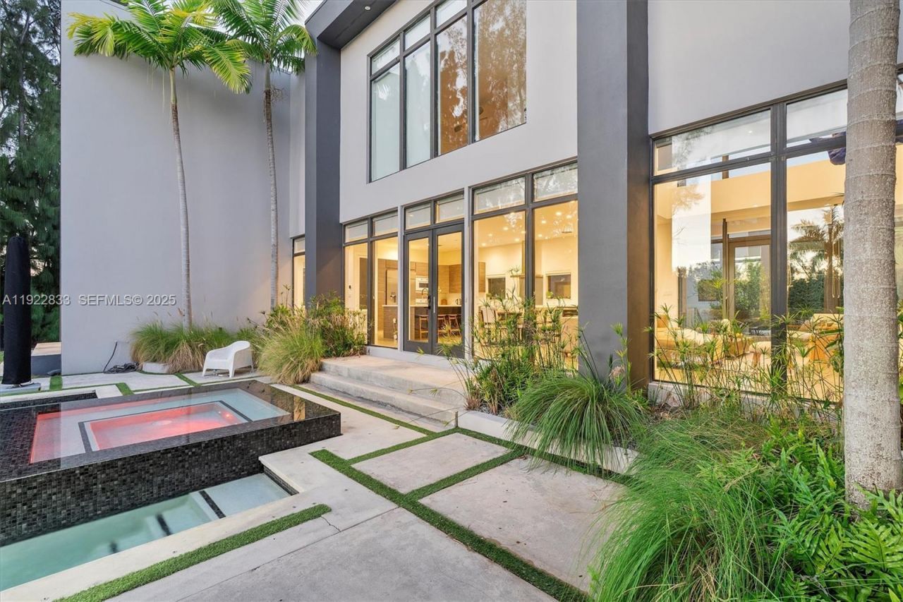 1009 NE 104th St, Miami Shores, FL 33138 Photo