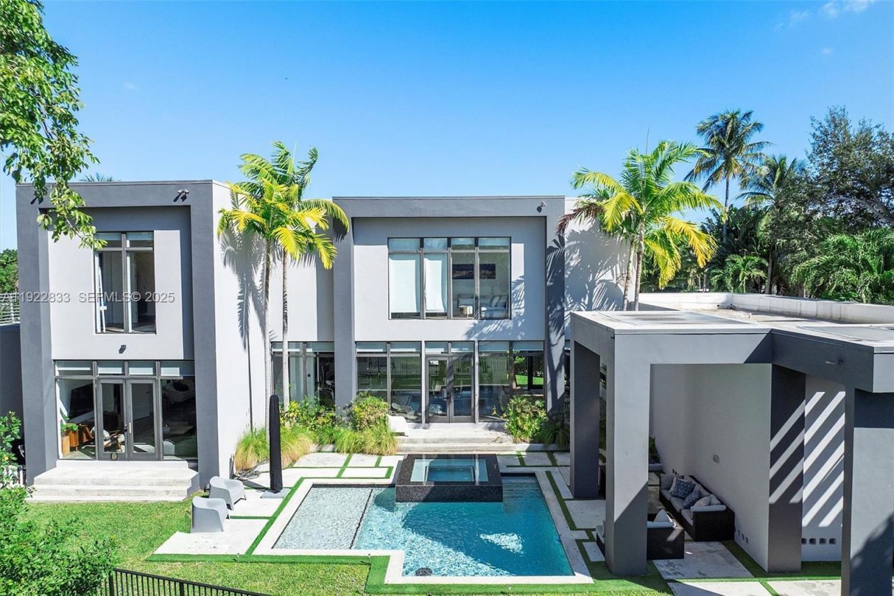 1009 NE 104th St, Miami Shores, FL 33138 Photo