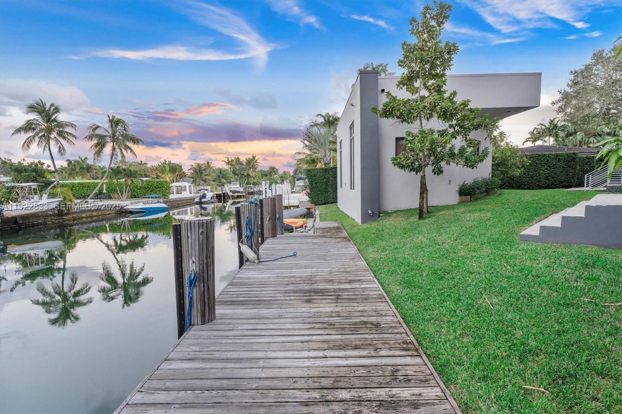 1009 NE 104th St, Miami Shores, FL 33138 Photo