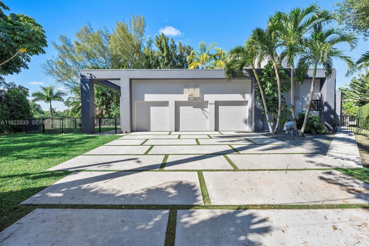 1009 NE 104th St, Miami Shores, FL 33138 Photo