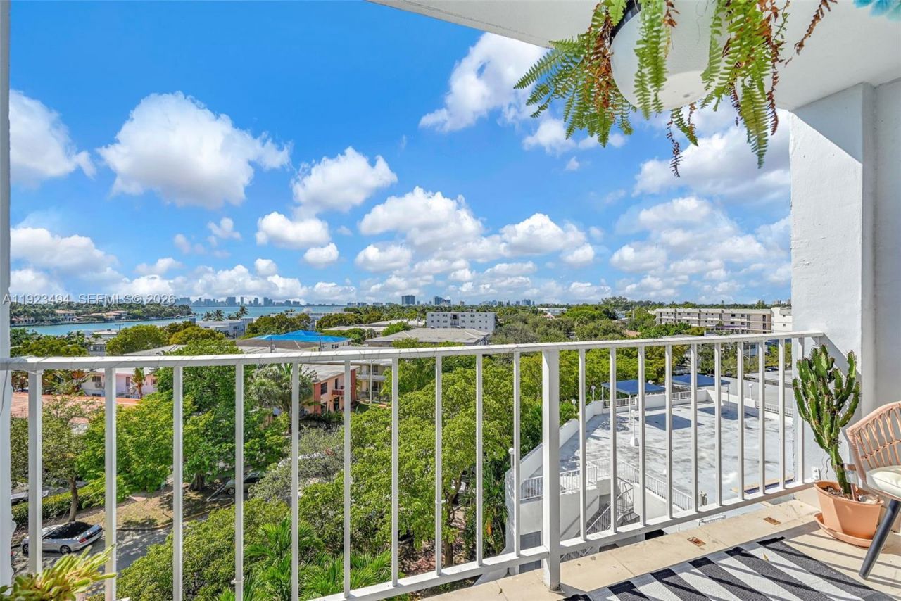 6900 Bay Dr, Unit 6B, Miami Beach, FL 33141 Photo