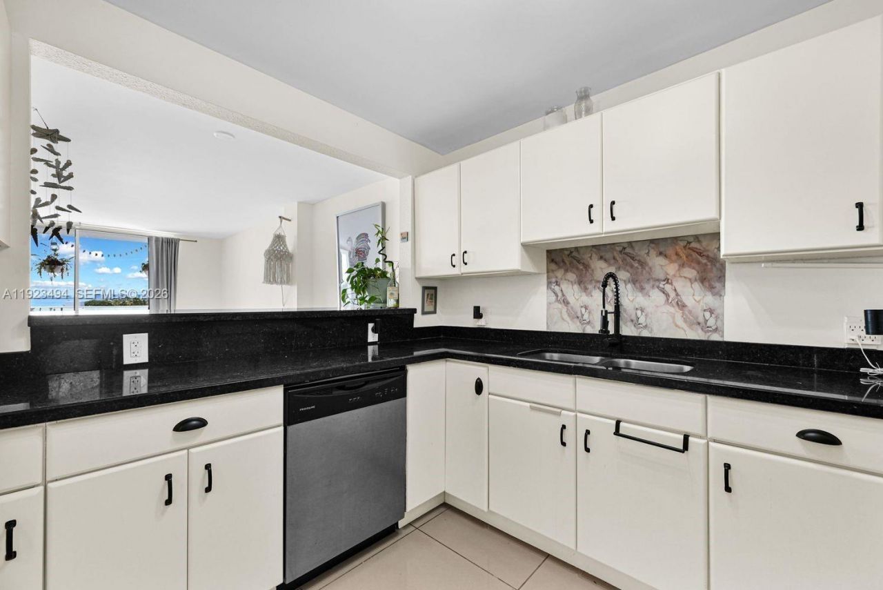 6900 Bay Dr, Unit 6B, Miami Beach, FL 33141 Photo