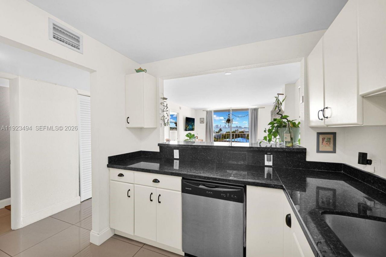 6900 Bay Dr, Unit 6B, Miami Beach, FL 33141 Photo