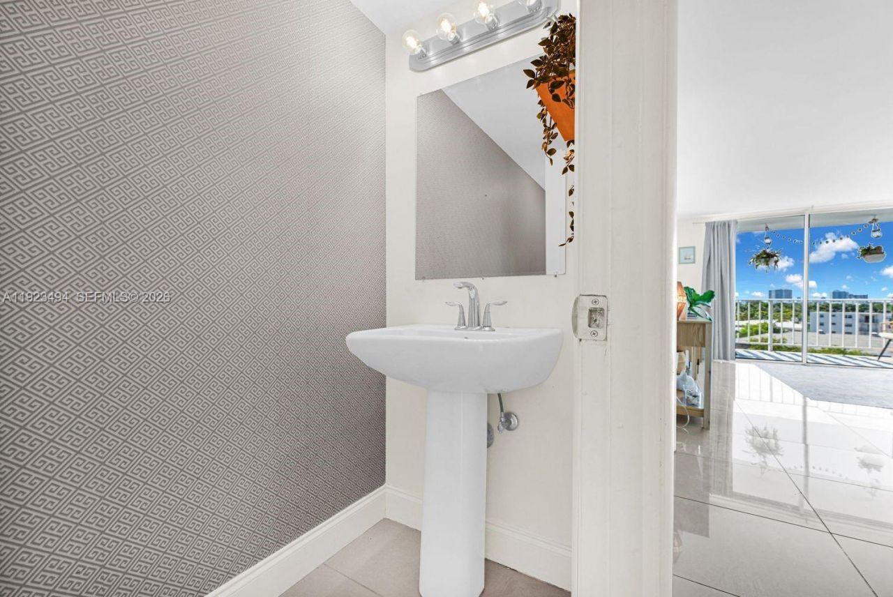 6900 Bay Dr, Unit 6B, Miami Beach, FL 33141 Photo