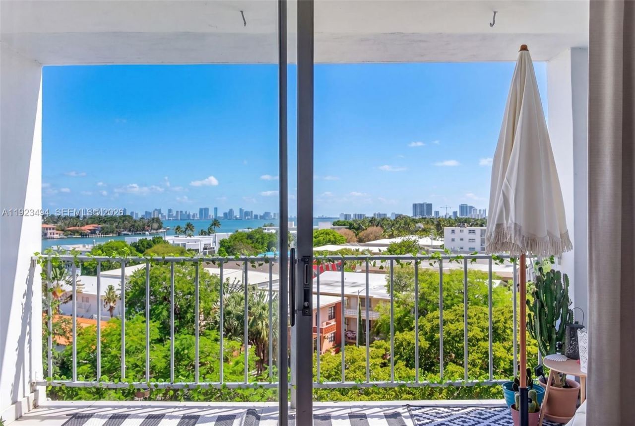 6900 Bay Dr, Unit 6B, Miami Beach, FL 33141 Photo