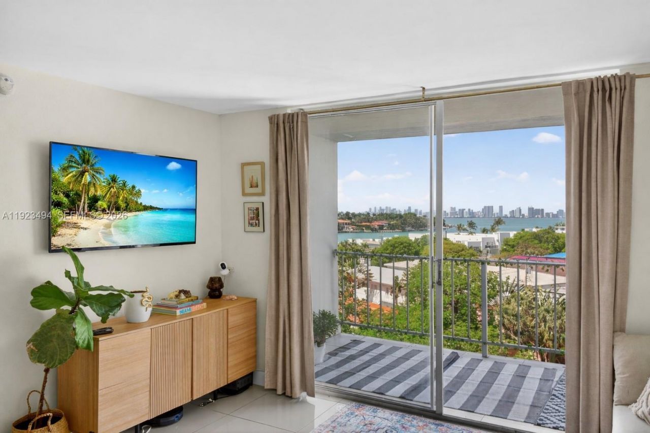 6900 Bay Dr, Unit 6B, Miami Beach, FL 33141 Photo