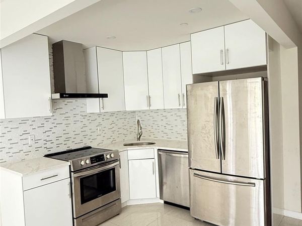 756 40th Street, Unit 1R, Brooklyn, NY 11232