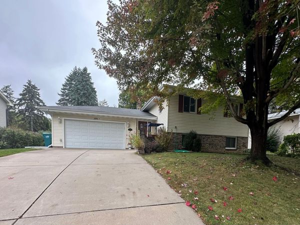 1786 17th Avenue NW, New Brighton, MN 55112