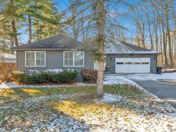 5569 Lakeshore Road, Fort Gratiot Twp, MI 48059