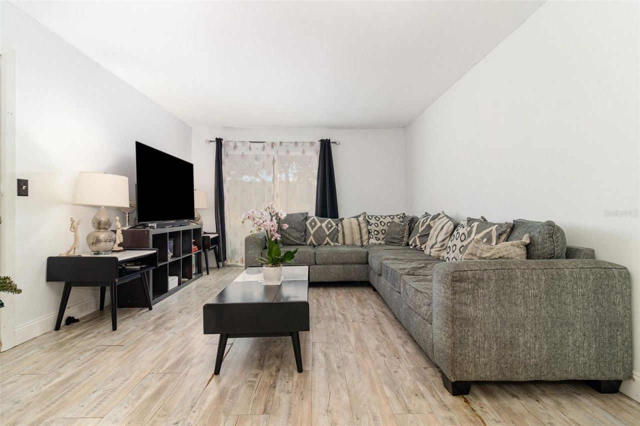 924 Lake Destiny Road, Unit E, Altamonte Springs, FL 32714 Main Photo