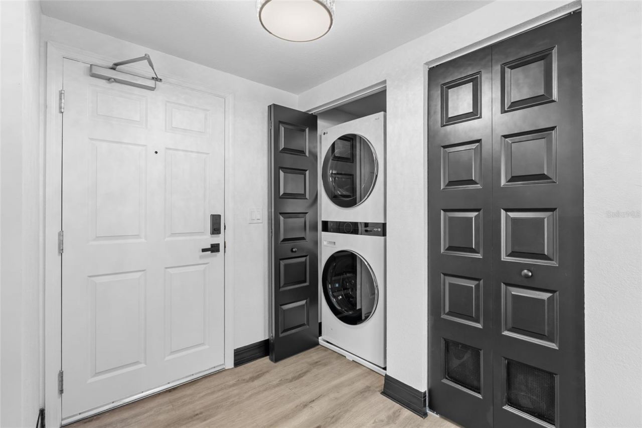 219 4th Avenue N, Unit 201, Saint Petersburg, FL 33701 Photo