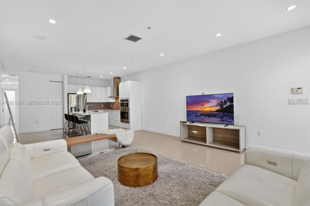 6310 NW 103rd Pl, Unit 104, Doral, FL 33178 Photo