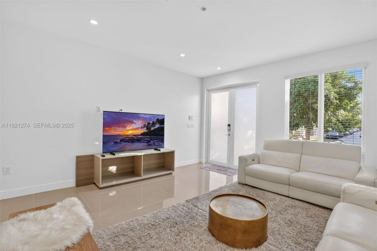 6310 NW 103rd Pl, Unit 104, Doral, FL 33178 Photo