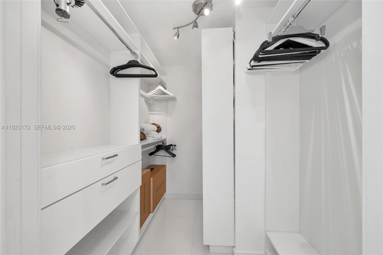 18201 Collins Ave, Unit 1002, Sunny Isles Beach, FL 33160 Photo