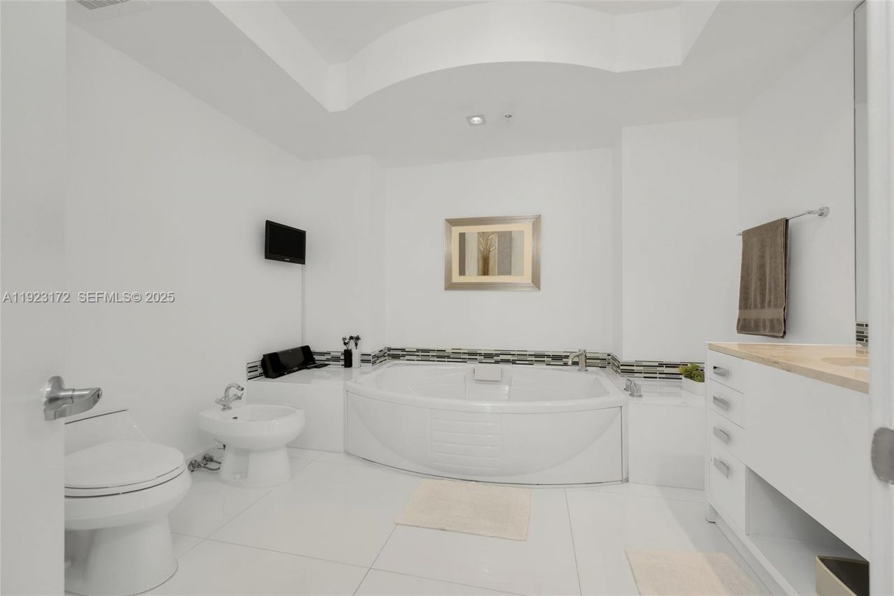 18201 Collins Ave, Unit 1002, Sunny Isles Beach, FL 33160 Photo