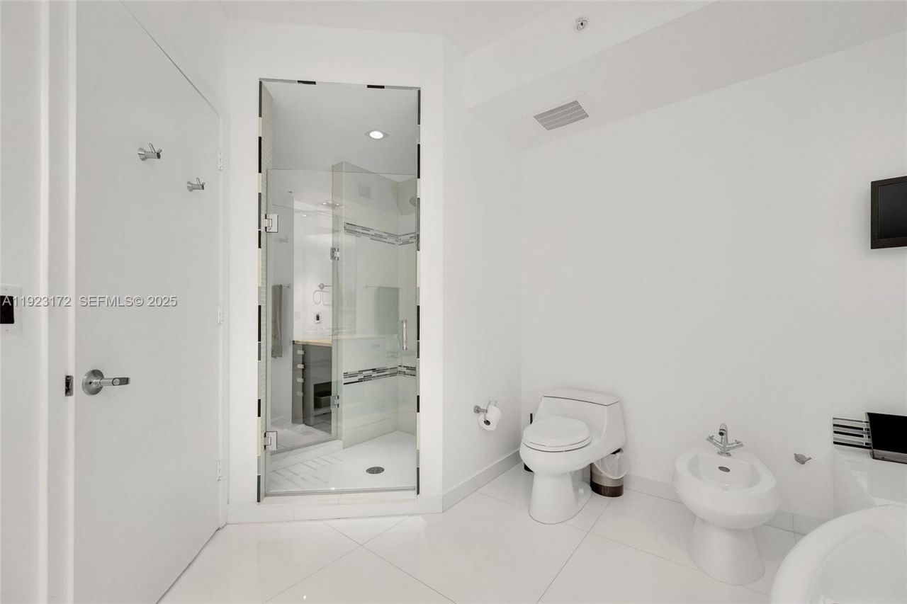 18201 Collins Ave, Unit 1002, Sunny Isles Beach, FL 33160 Photo