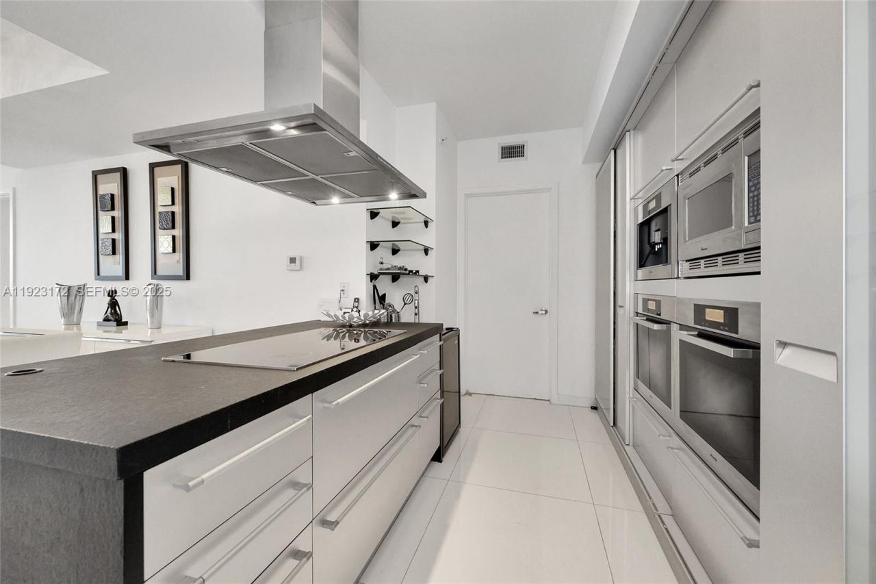 18201 Collins Ave, Unit 1002, Sunny Isles Beach, FL 33160 Photo