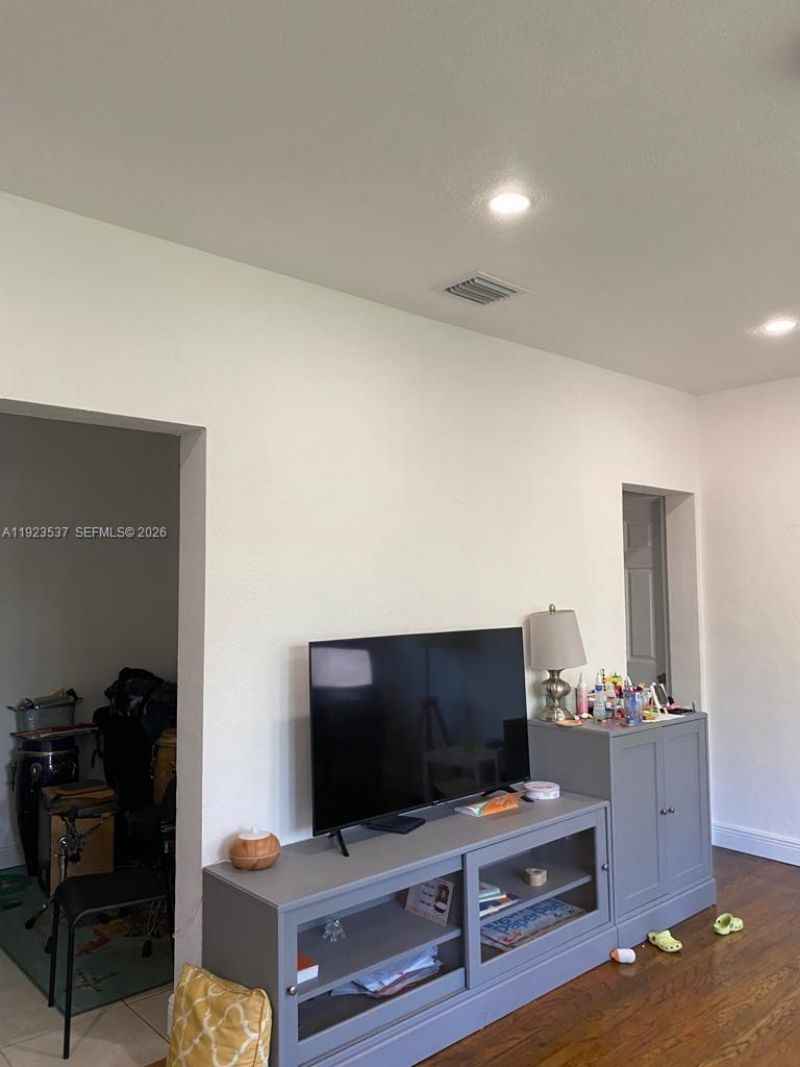 851 80th St, Miami Beach, FL 33141 Photo