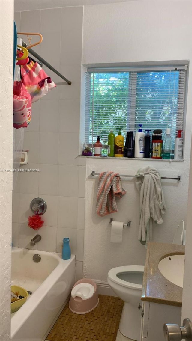 851 80th St, Miami Beach, FL 33141 Photo