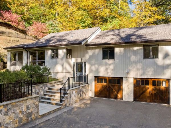 16 Highclere Lane, Unit A, Valhalla, NY 10595