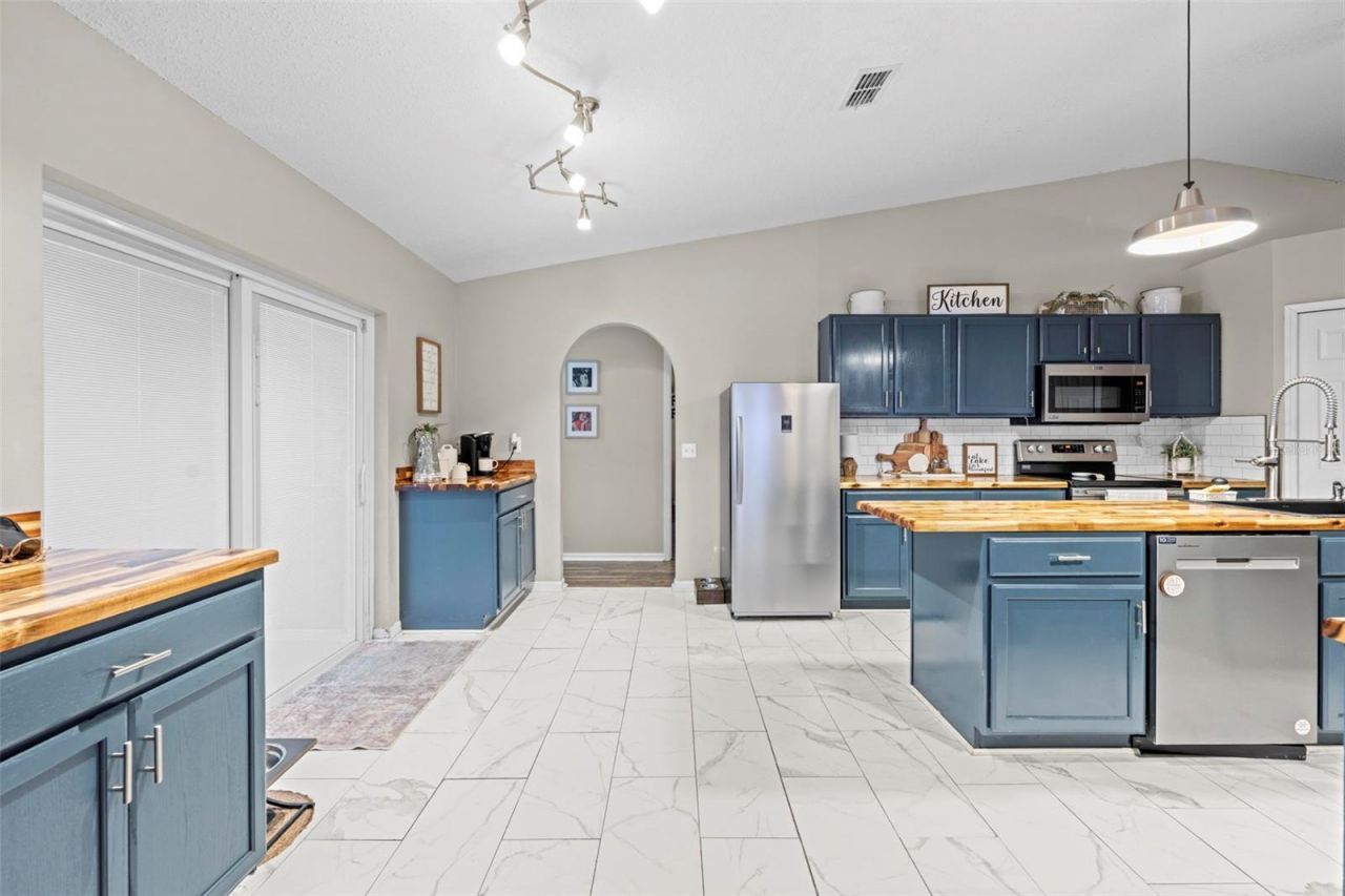 880 W Rum Place, Dunnellon, FL 34434 Photo