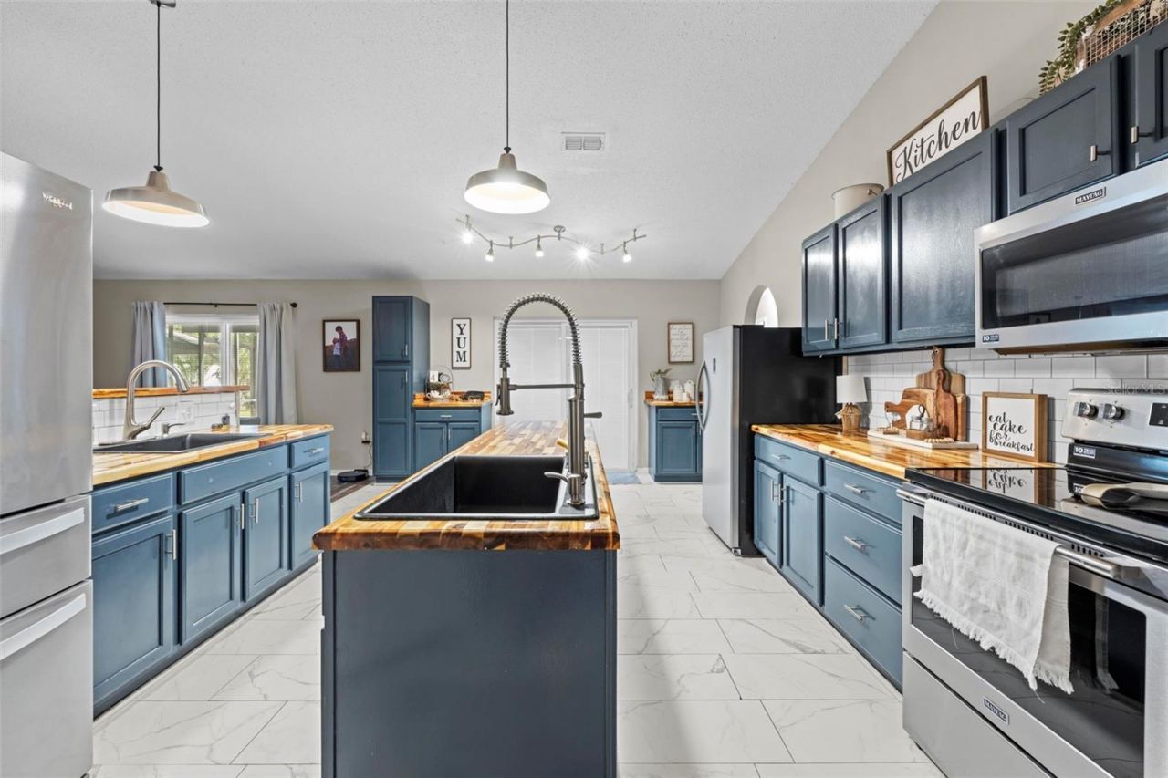 880 W Rum Place, Dunnellon, FL 34434 Photo