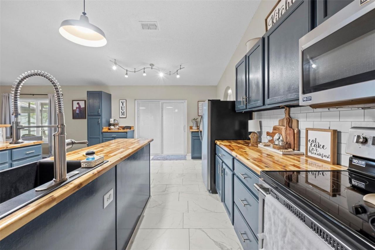 880 W Rum Place, Dunnellon, FL 34434 Photo