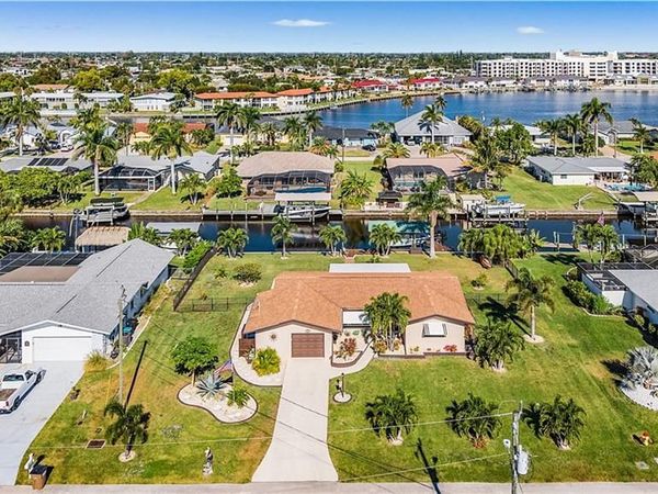 425 Pinecrest CT, CAPE CORAL, FL 33904