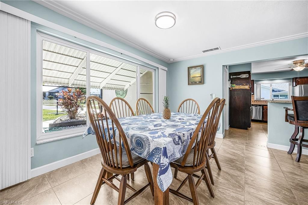 425 Pinecrest Ct, Cape Coral, FL 33904 Photo