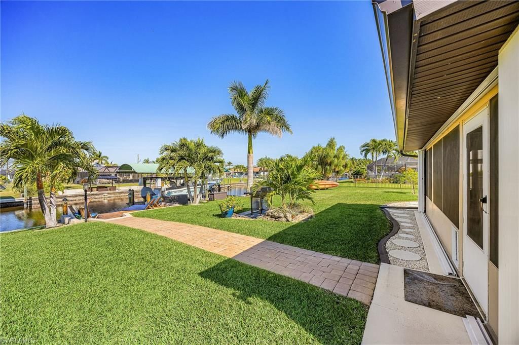 425 Pinecrest Ct, Cape Coral, FL 33904 Photo