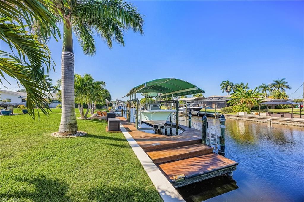 425 Pinecrest Ct, Cape Coral, FL 33904 Photo