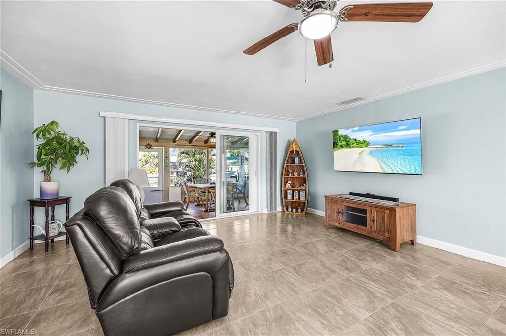 425 Pinecrest Ct, Cape Coral, FL 33904 Photo