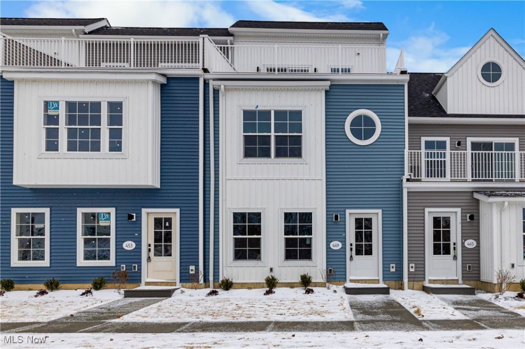 449 Harbor Lane, Lorain, OH 44052