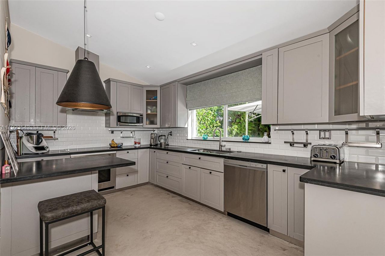 375 Harbor Ct, Unit ., Key Biscayne, FL 33149 Photo