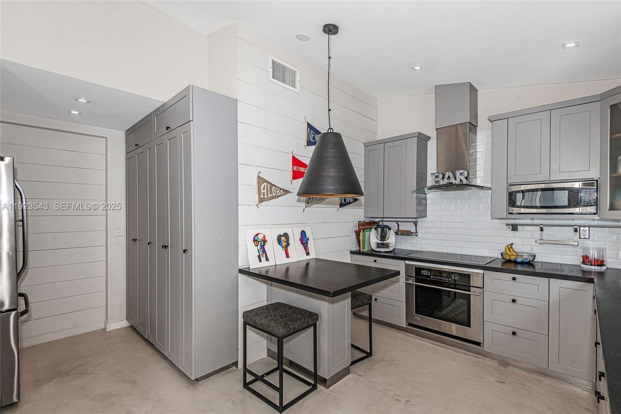 375 Harbor Ct, Unit ., Key Biscayne, FL 33149 Photo