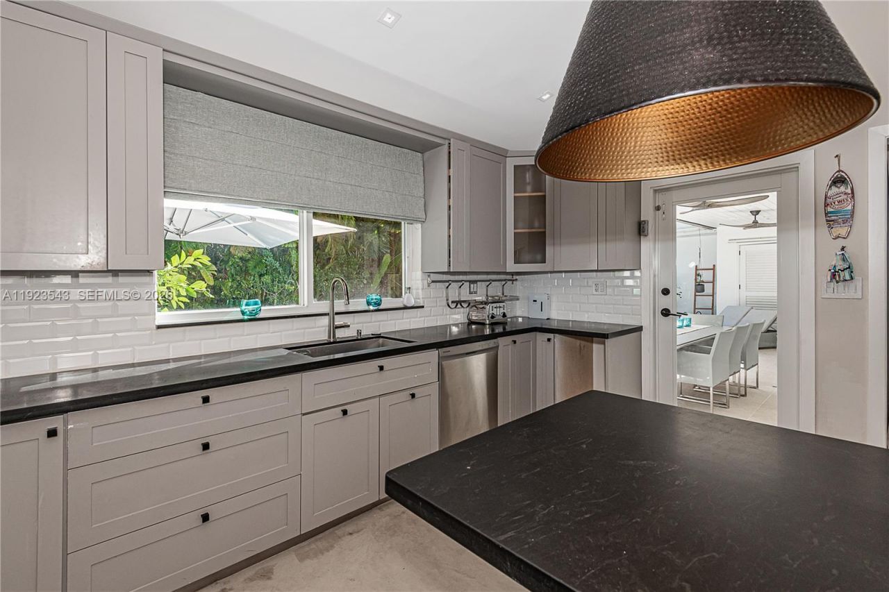 375 Harbor Ct, Unit ., Key Biscayne, FL 33149 Photo