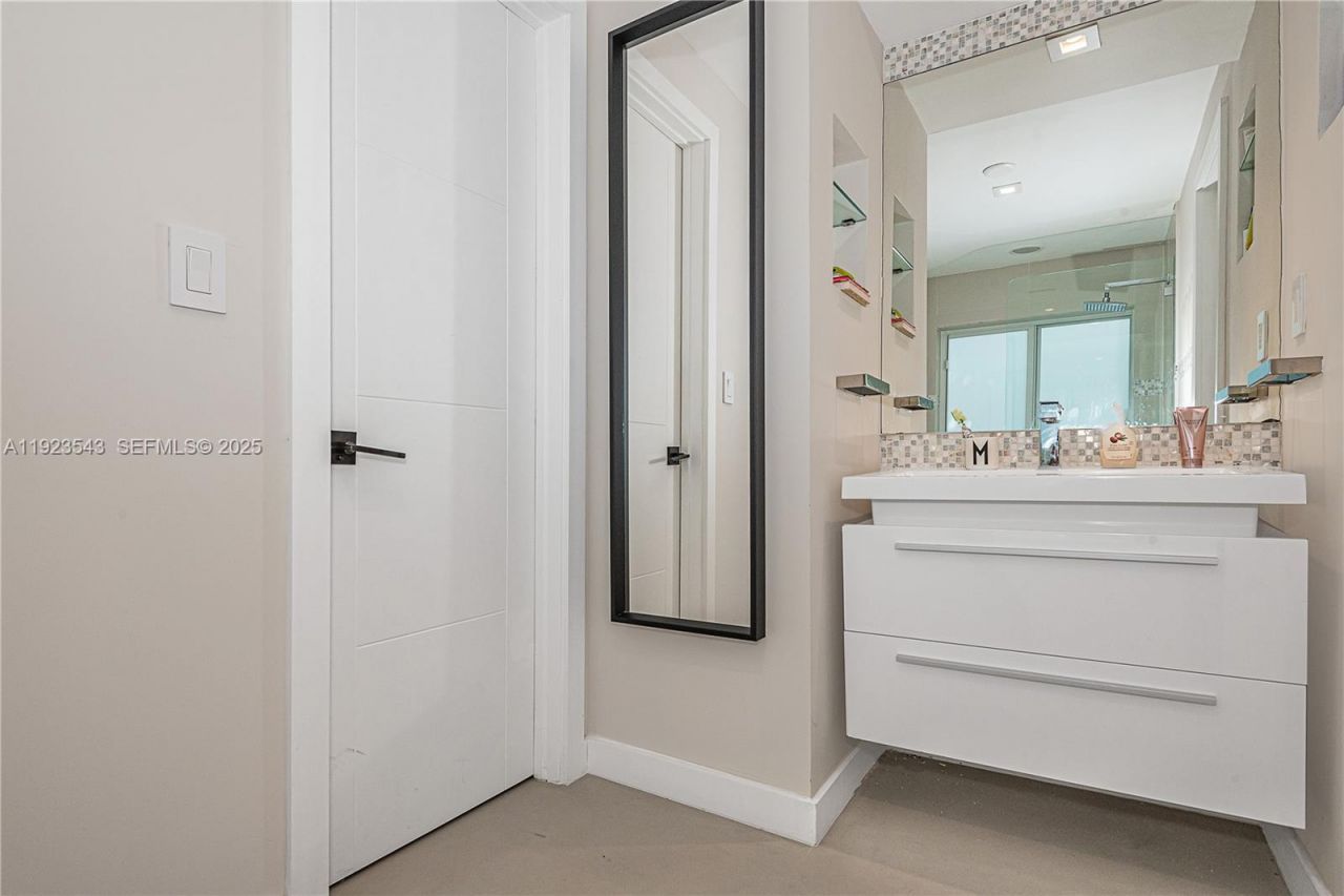 375 Harbor Ct, Unit ., Key Biscayne, FL 33149 Photo