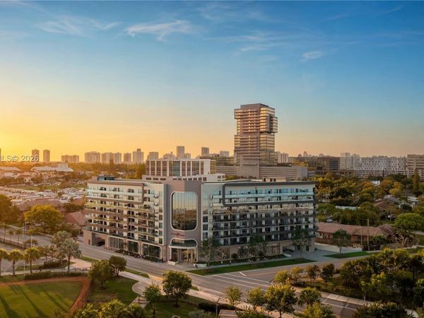 218 SE 7th St, Unit 517, Hallandale Beach, FL 33009
