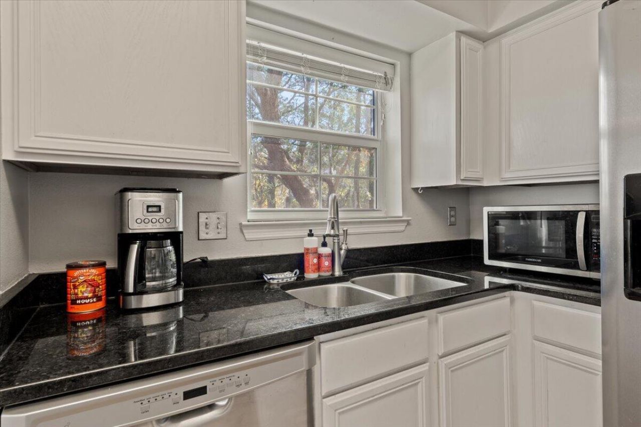 700 Daniel Ellis Drive Photo 12