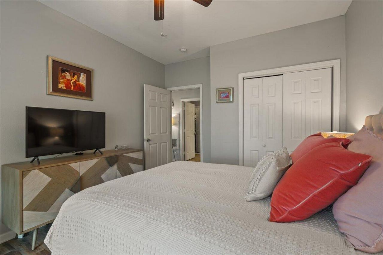 700 Daniel Ellis Drive Photo 18