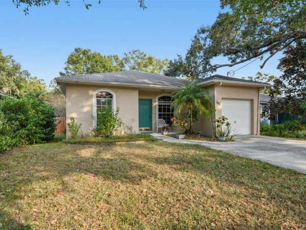 8127 N PACKWOOD AVENUE, TAMPA, FL 33604