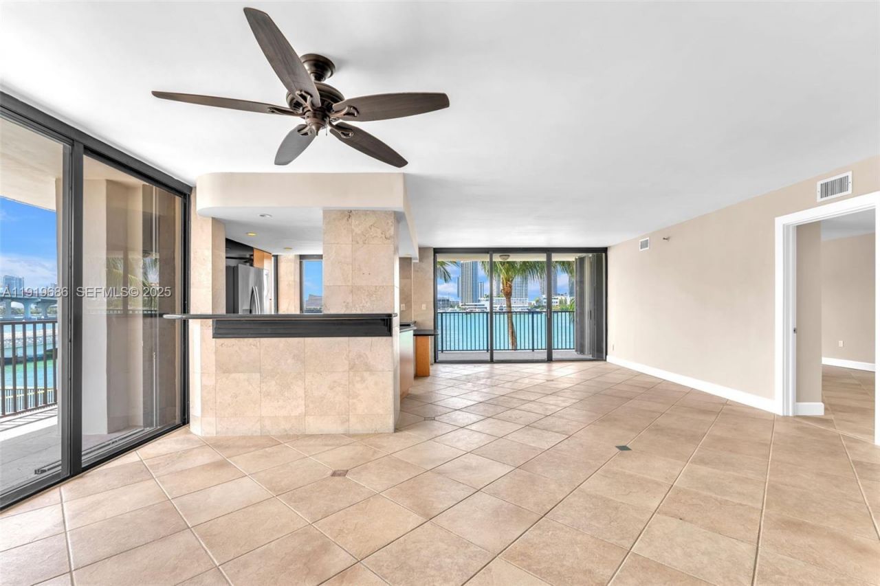 801 N Venetian Dr, Unit 208, Miami Beach, FL 33139 Photo