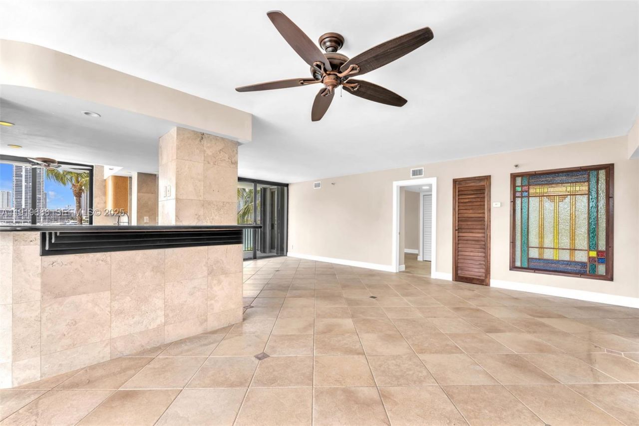 801 N Venetian Dr, Unit 208, Miami Beach, FL 33139 Photo