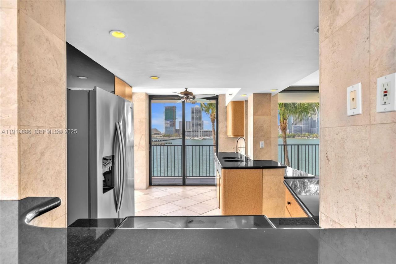 801 N Venetian Dr, Unit 208, Miami Beach, FL 33139 Photo