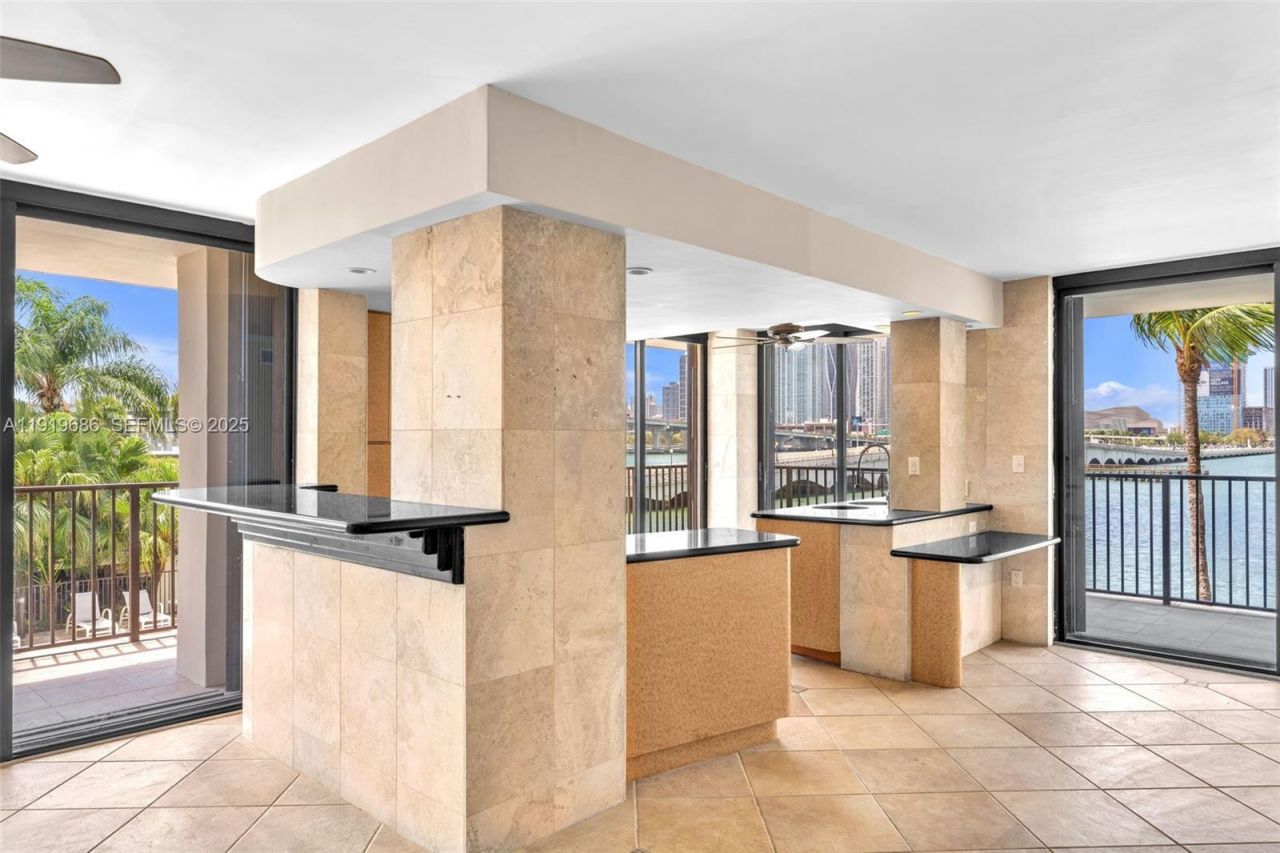 801 N Venetian Dr, Unit 208, Miami Beach, FL 33139 Photo